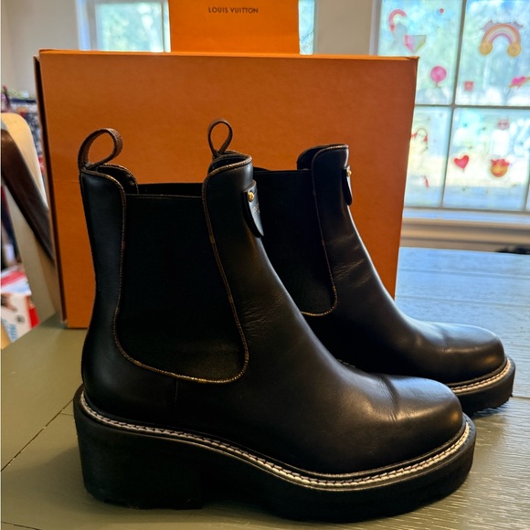 Louis Vuitton Beaubourg Ankle Boots with White Stitching - Picture 2 of 5